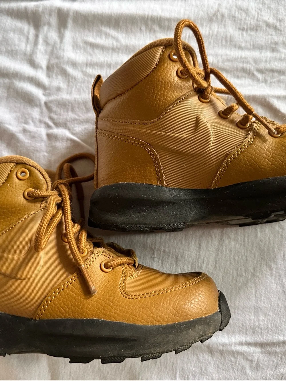 Nike Tan/Black Outdoor Lace-Up Boots